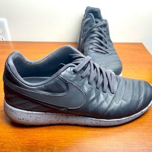 Nike Mens Roshe Tiempo VI Gray size 10